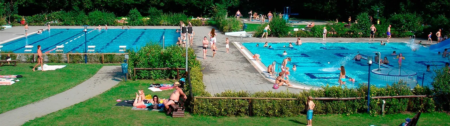 Aussicht auf das Schwimmbad Ortrand als Veranstaltungsort