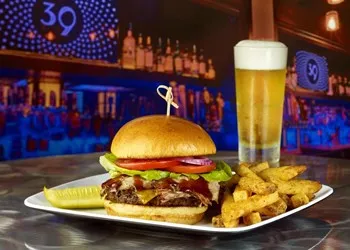 Dining-Bereich im 3NINE Orlando Rosen Plaza