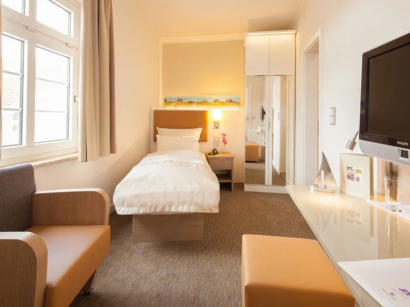 Einzelzimmer im Stammhaus mit Sitzgelegenheit