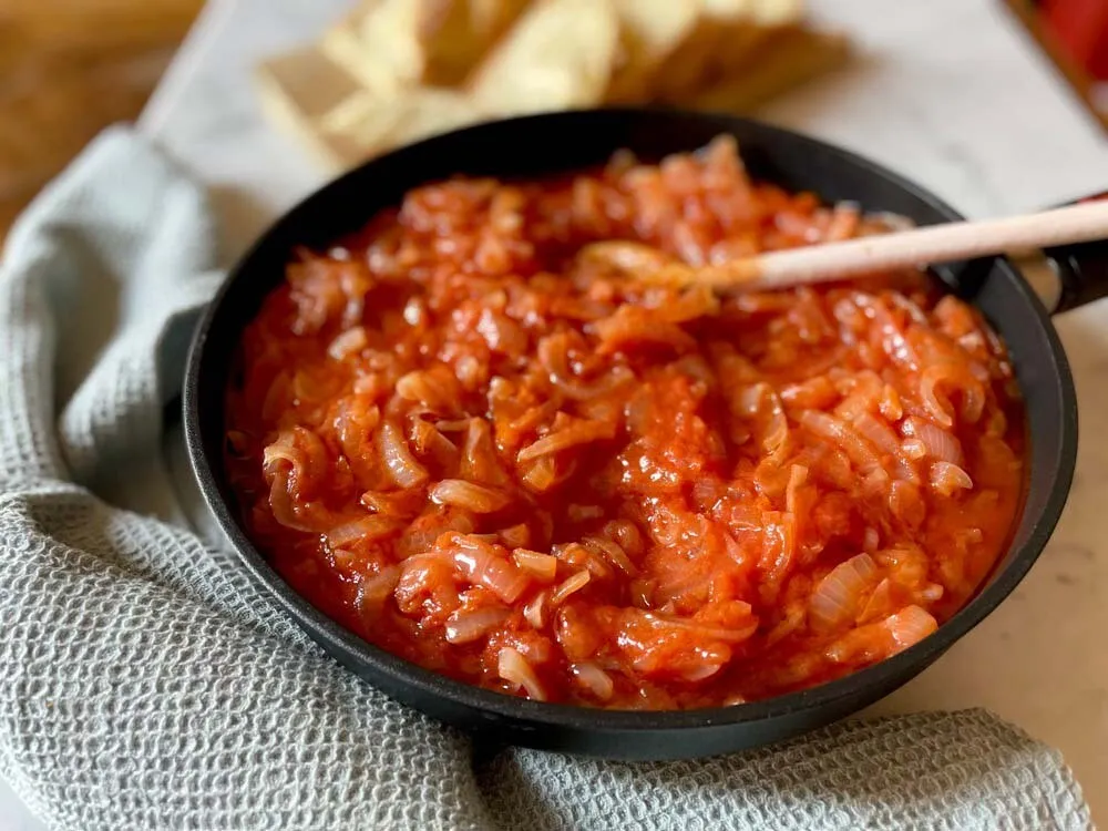 Friggione, cremige Zwiebel-Tomaten-Gemüse