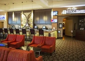 Interieur der Jack’s Lounge im Rosen Plaza