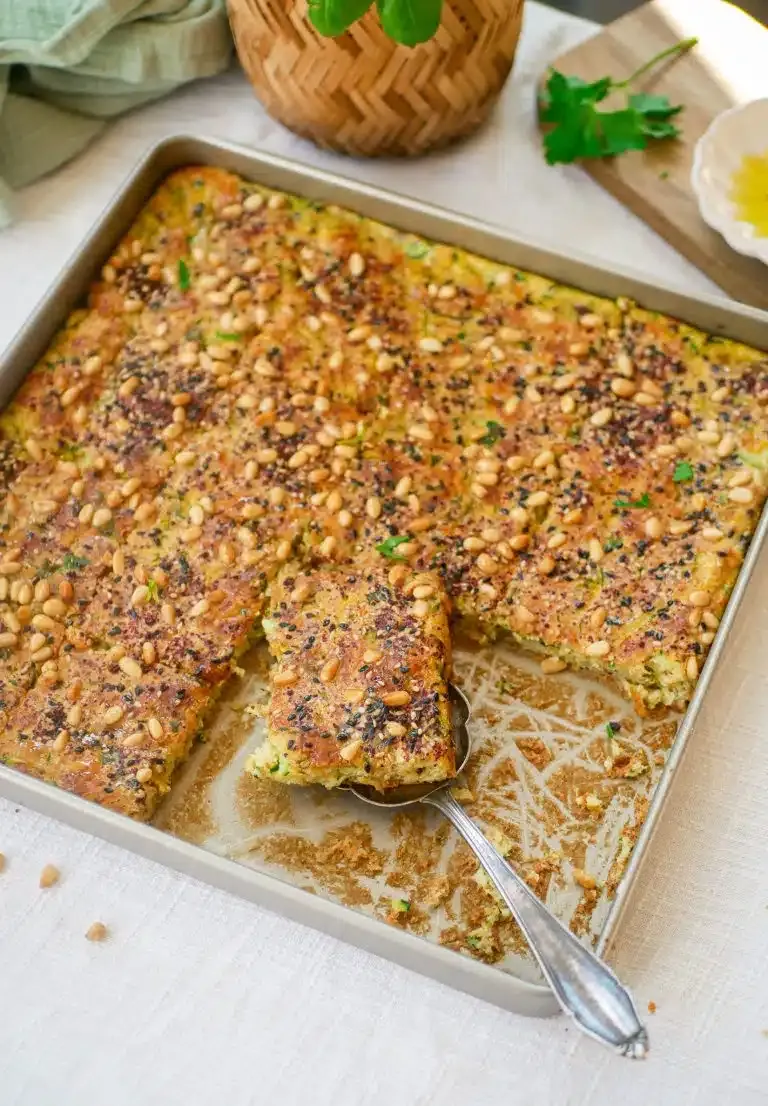 Ofen-Omelette: Zucchini Halloumi Rezept