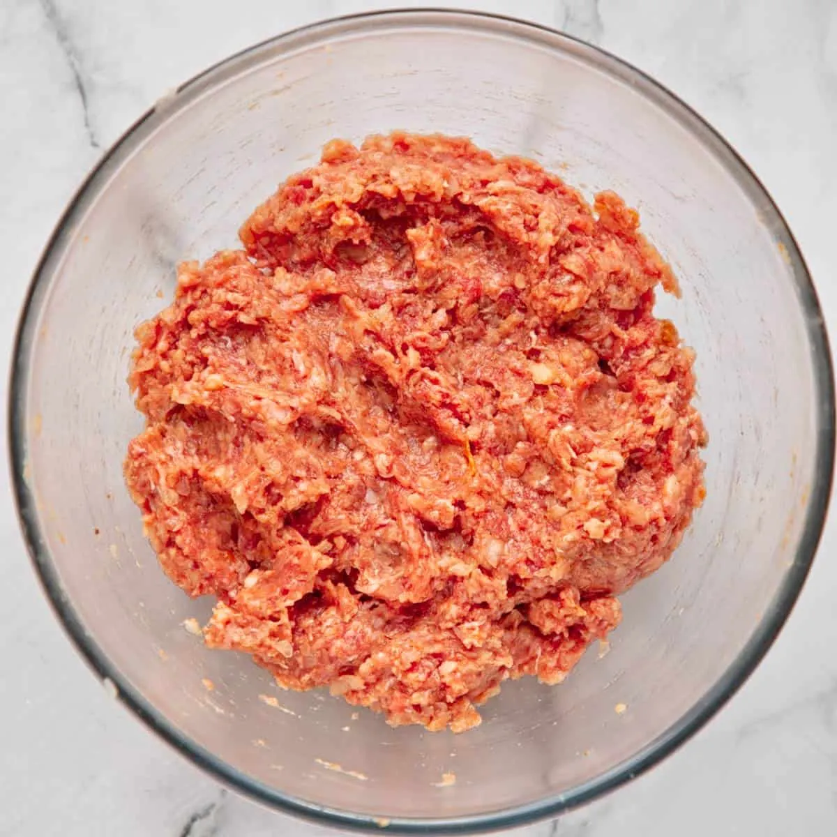 Rindhack in Glasschüssel.