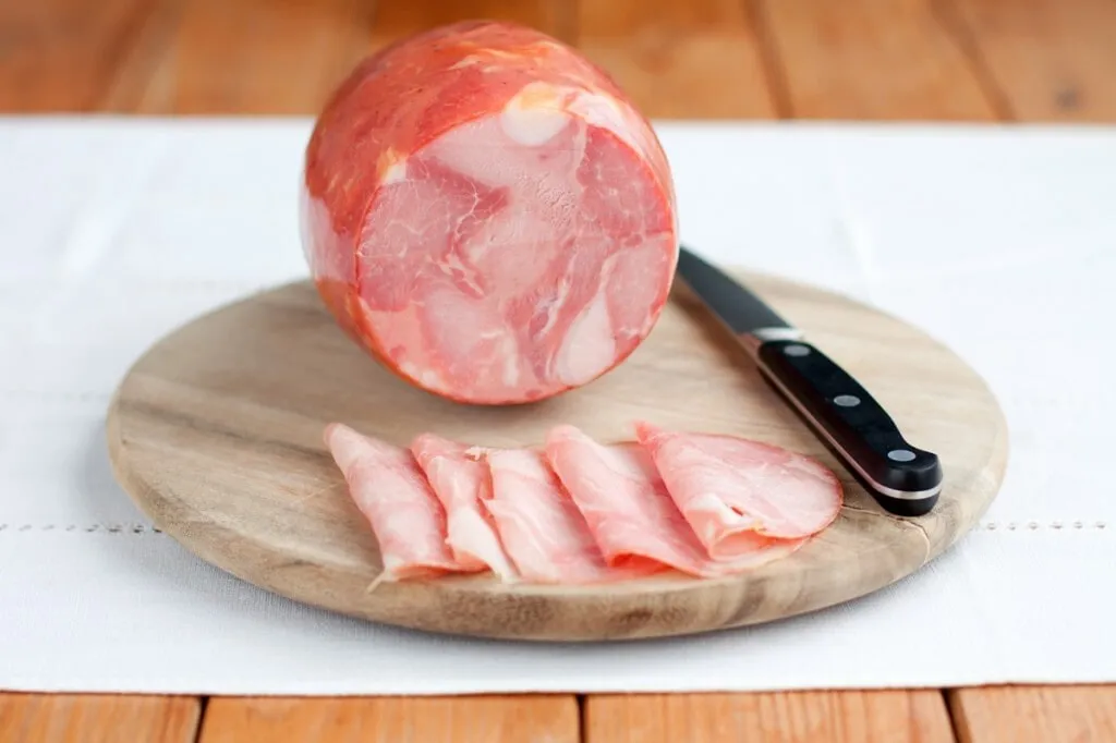 Salame Rosa, weiche rosa Wurst aus Bologna