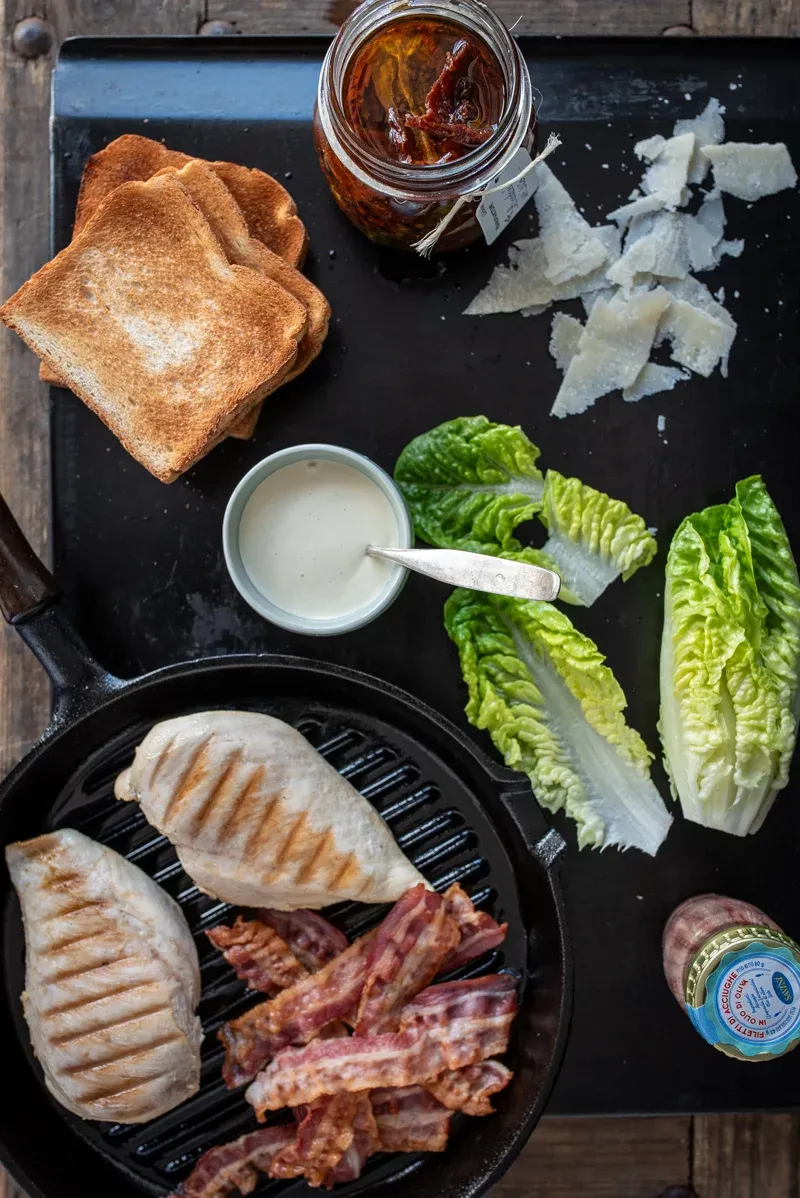 Schichtiges Club Sandwich Caesar