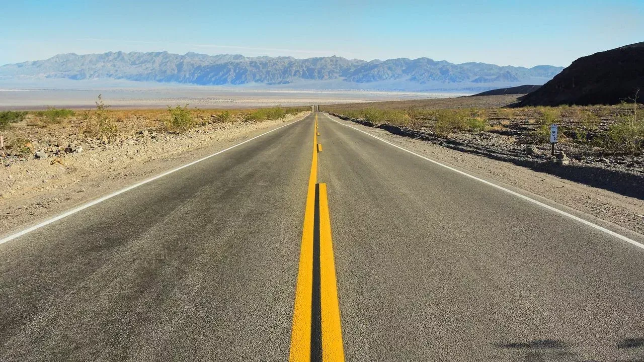 Straße im Death Valley