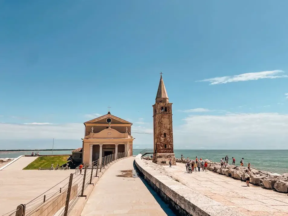 Wallfahrtskirche Madonna dell’Angelo direkt am Meer