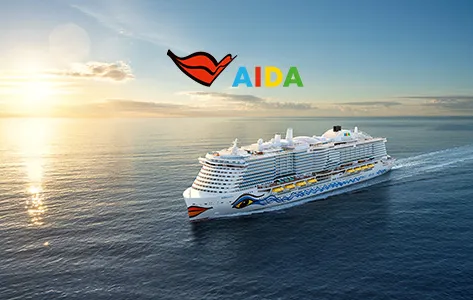 AIDA Kussmund Flotte auf offener See bei Sonnenaufgang, symbolisch für Traumkreuzfahrten