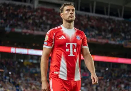 Aktion auf dem Feld: FC Bayern München und Benfica Lissabon im Kampf um den Gruppensieg der Klub-WM.