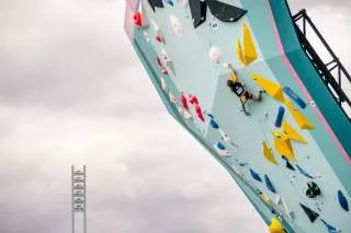 Alex Megos beim Training für die Spiele in Paris.