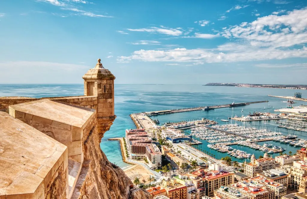Alicante ist ein tolles günstiges Reiseziel im März