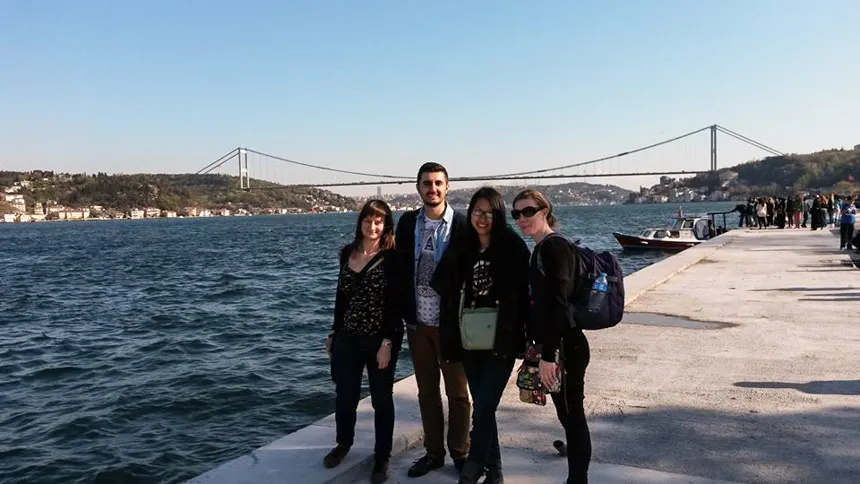 Allein in Istanbul Leute treffen