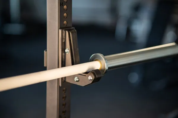 Alpha Bison Powerlifting Langhantel (SQMIZE®) in Cerakote® Stormtrooper White für höchste Ansprüche