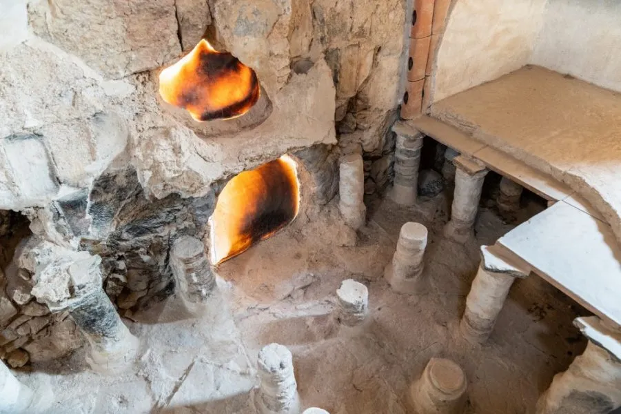 Altes Heizsystem des Badehauses, ein Beispiel römischer Ingenieurskunst.