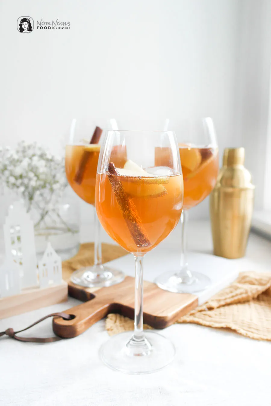 Amaretto Spritz mit Apfelsaft, Ginger Ale und Sekt
