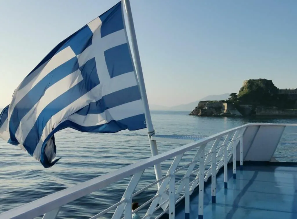 Anreise nach Korfu: Meerblick und Fährüberfahrt