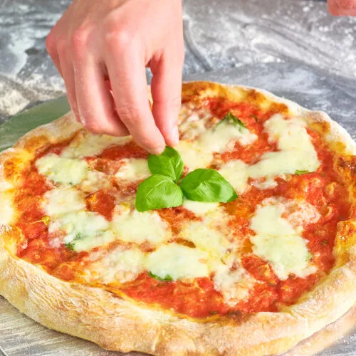 Anschnitt einer köstlichen selbstgemachten Pizza