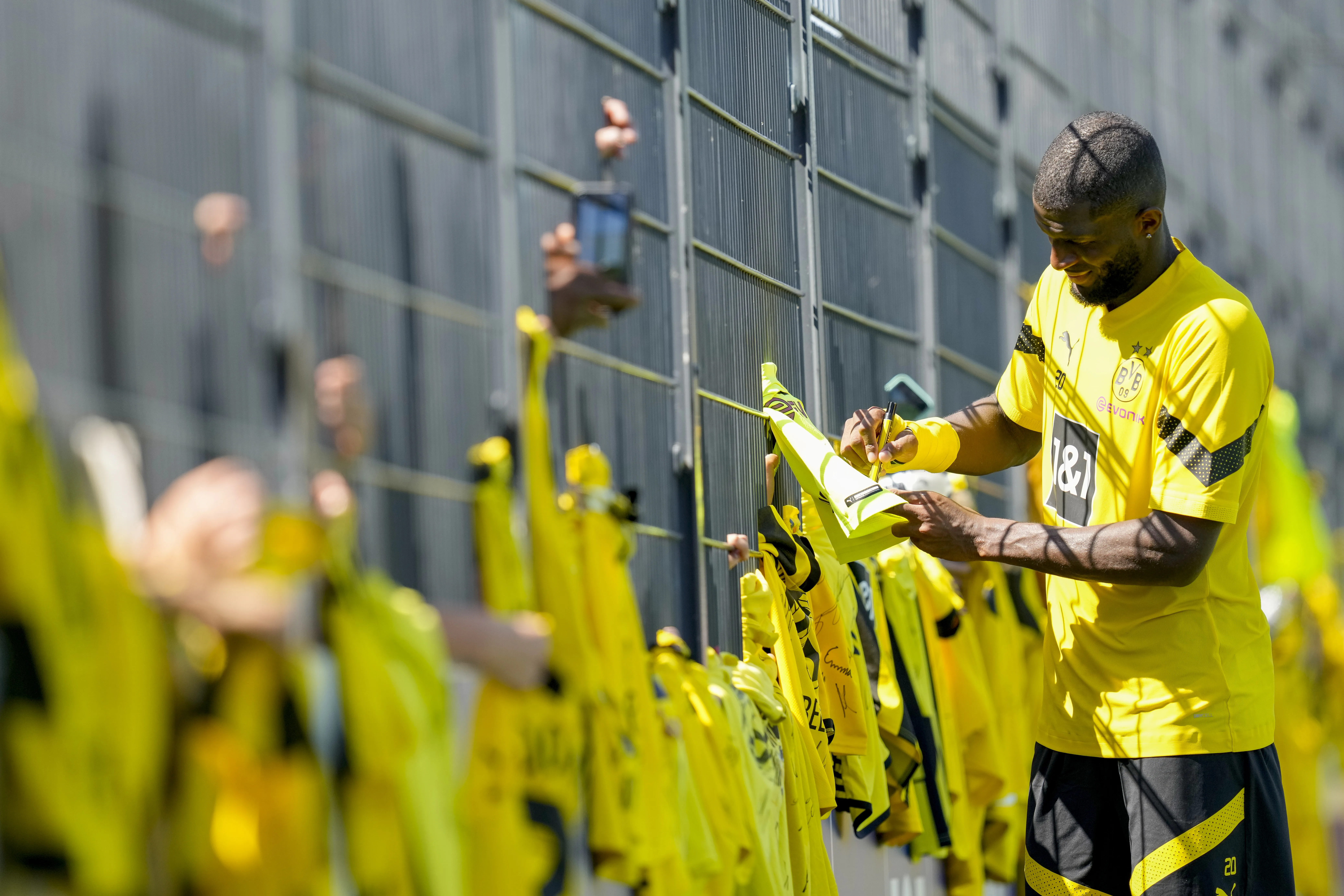 Anthony Modeste beim Training von Borussia Dortmund, bereit für die kommende Saison im BVB-Trikot.