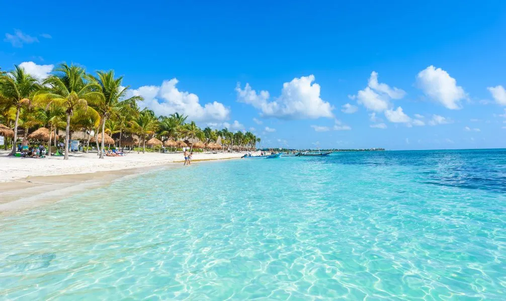 Antike Maya-Ruinen direkt am karibischen Strand in Tulum, Mexiko