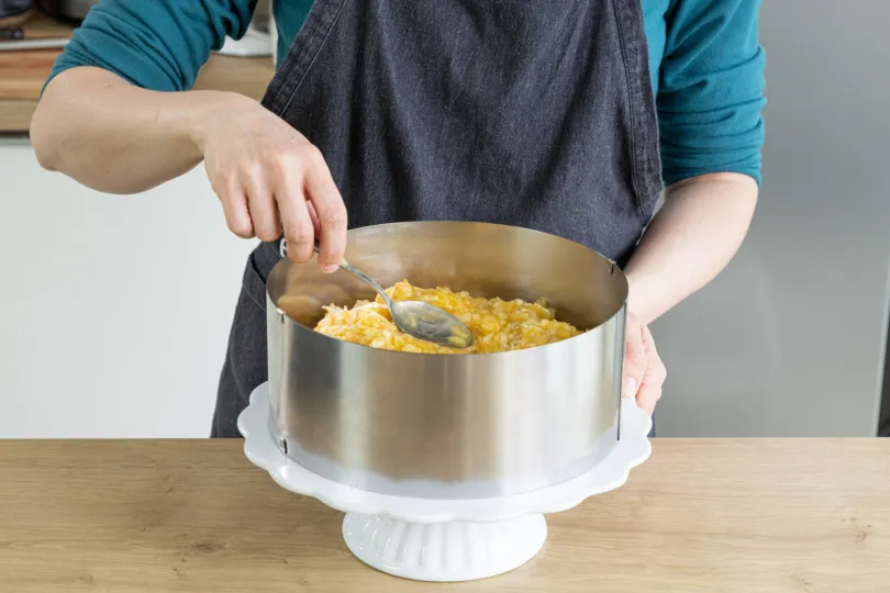 Apfelmasse verteilen