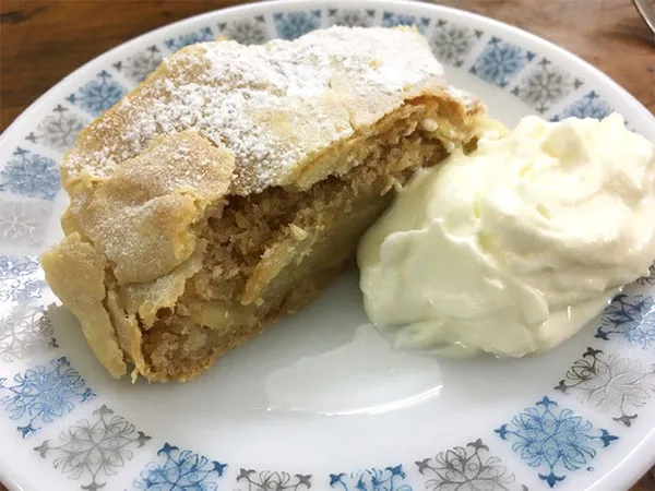 Apfelstrudel von Debbie Steiner, ein gelungenes Strudel Rezept aus Wien