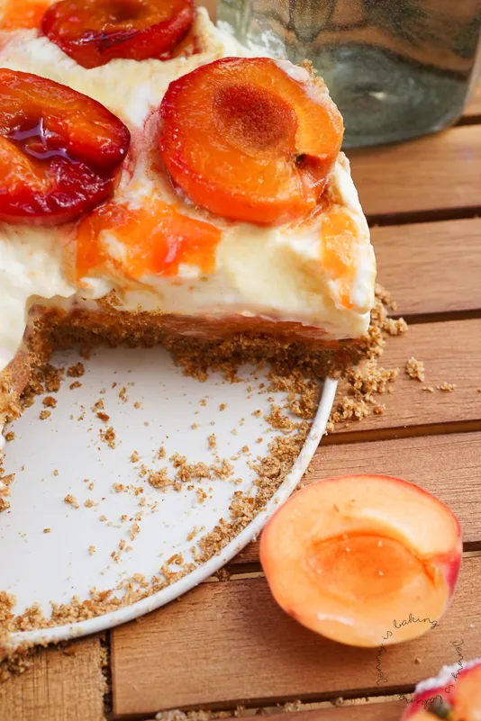 Aprikosen-Brezel-Torte angeschnitten