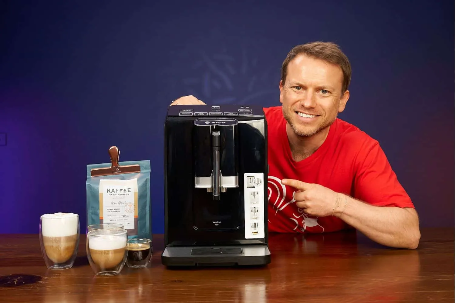 Arne Preuss stellt den Bosch VeroCup 300 TIS30351DE Kaffeevollautomaten vor