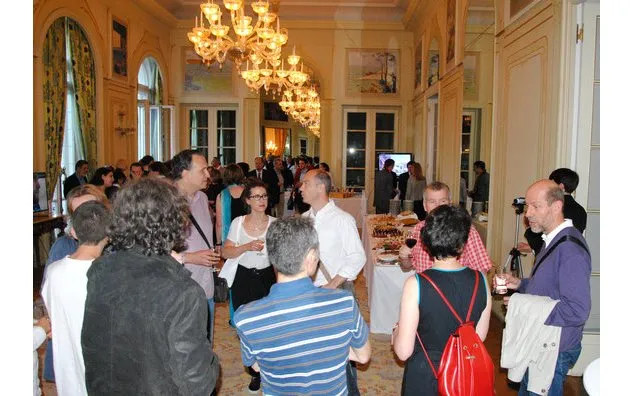 Atmosphäre beim EM-Spiel Frankreich gegen Albanien in der Botschaft