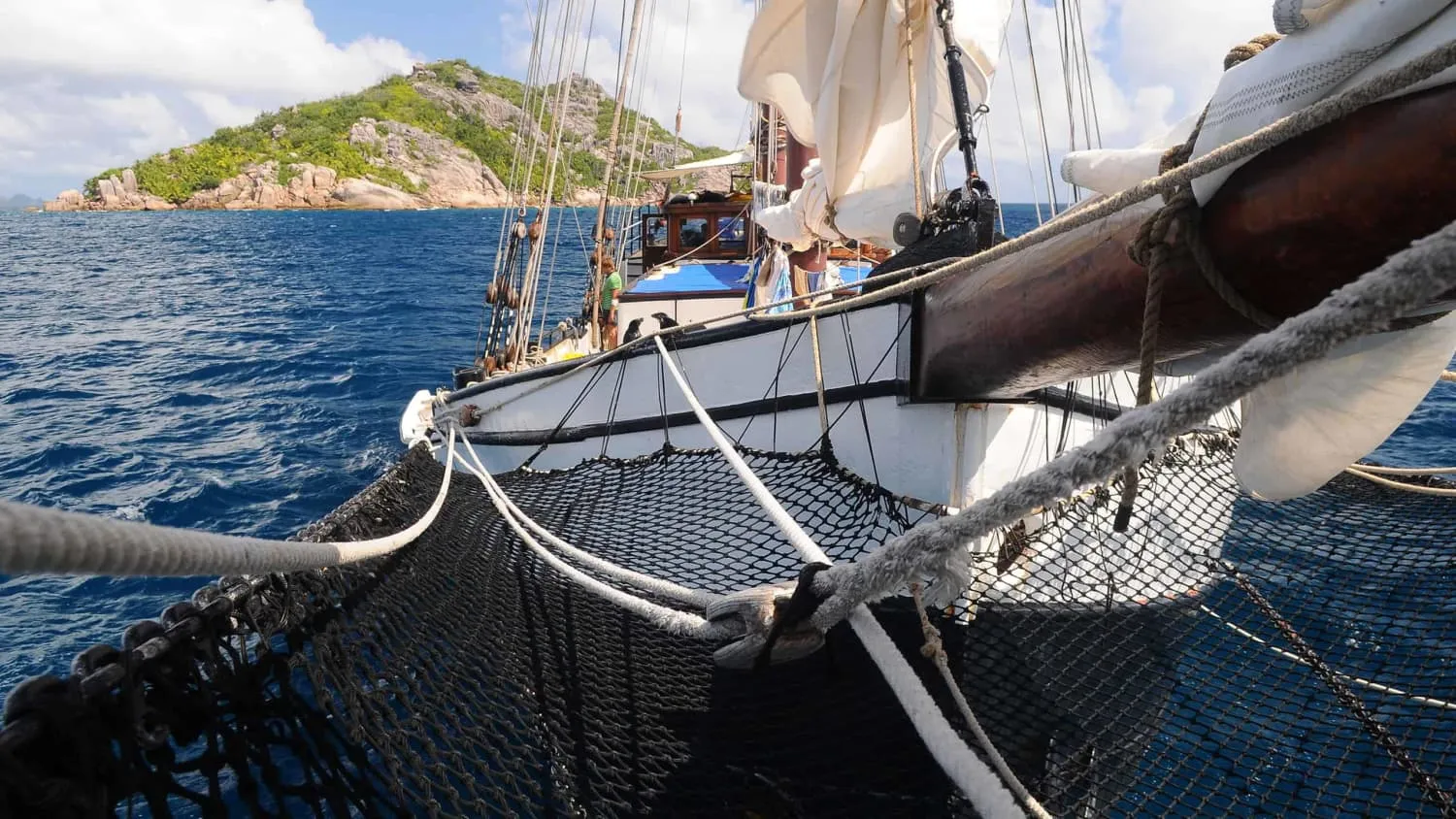 Auf einem Segelbot vor den Sisters Islands