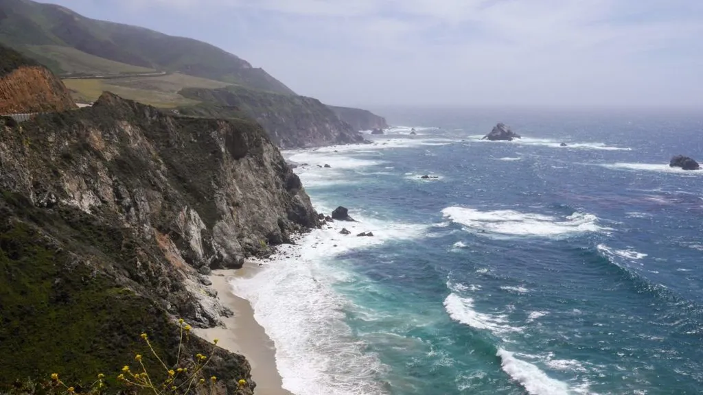 Ausblick auf die Pazifikküste am Highway 1.