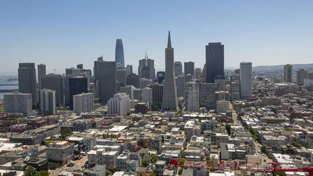 Ausblick vom Coit Tower auf Downtown.