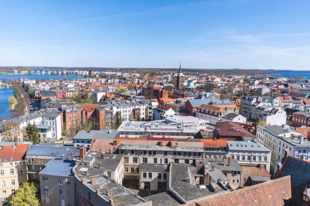 Aussicht vom Turm des Schweriner Doms – ein Panoramablick über die Stadt
