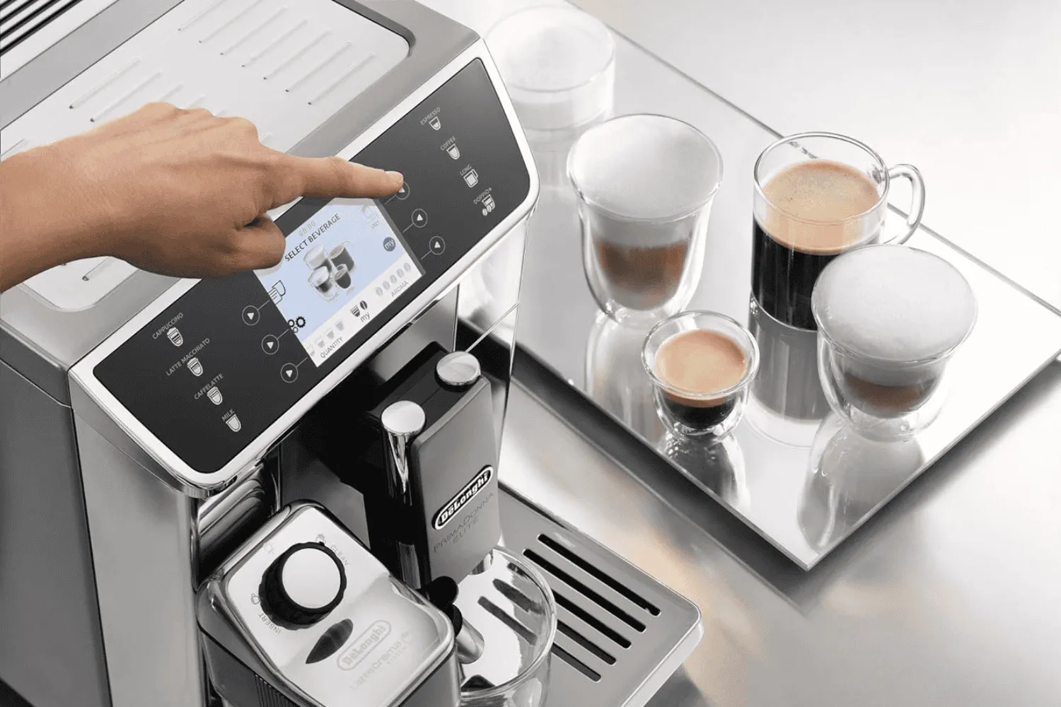 Auswahl an Spezialitätengetränken auf dem Display der DeLonghi PrimaDonna Elite