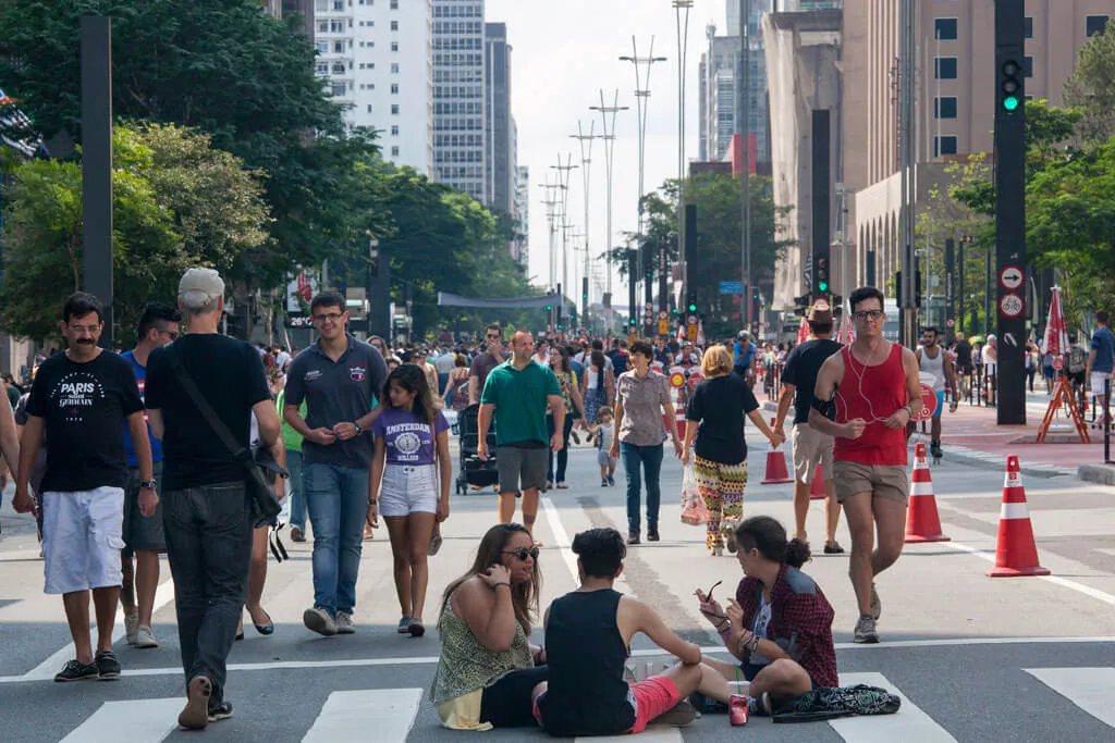 Autos müssen draußen bleiben – am Sonntag gehört die Hauptstraße der Stadt den Fußgängern