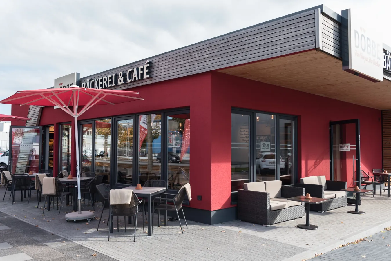 Bäckerei Döbbe Filiale von außen mit Drive-in Schalter