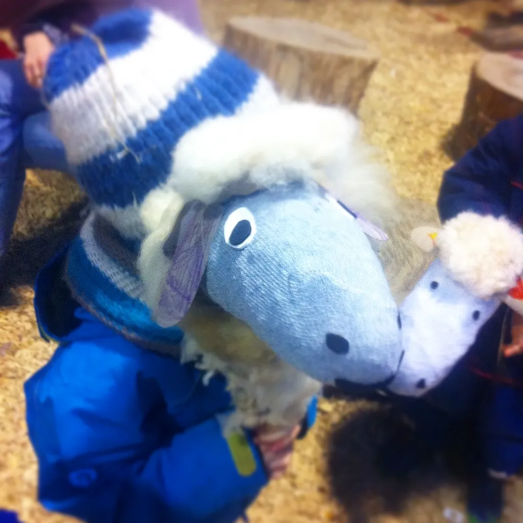 Bastelspaß für die ganze Familie: In der Jahreszeitenwerkstatt der Schäferei Rolfs.