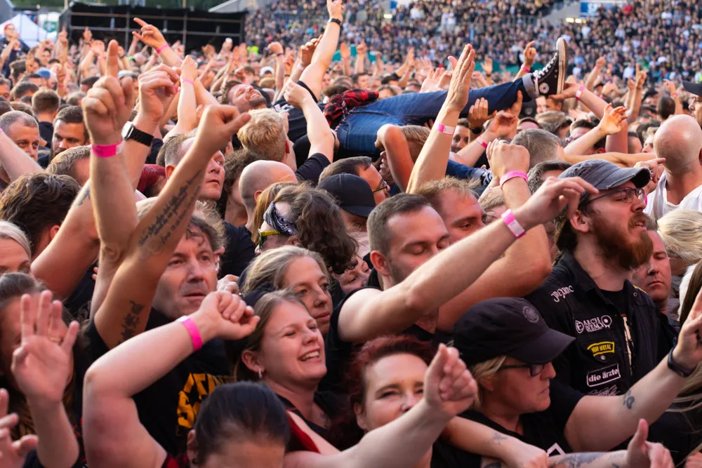 Begeisterte Menschenmenge bei einem Großevent in Essen 2022
