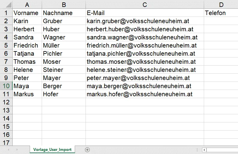 Beispiel einer Excel-Benutzerliste mit den Spalten Vorname, Nachname, E-Mail-Adresse und Telefon, bereit für den Massenimport in IQES.