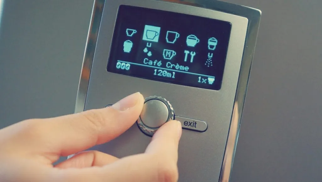 Benutzerfreundliche Bedienung des Nivona 855 mit einem zentralen Drehregler