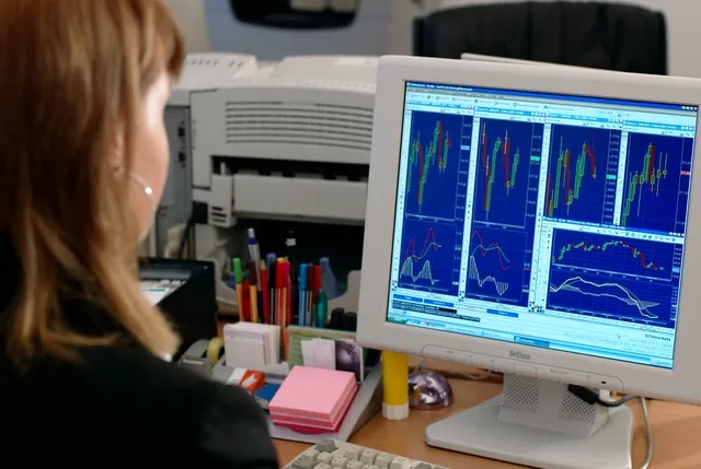 Beratungsgespräch in einem modernen Büro