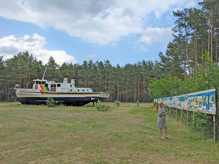 Besucher am Erinnerungsort Gorleben, einem wichtigen Teil der deutschen Geschichte