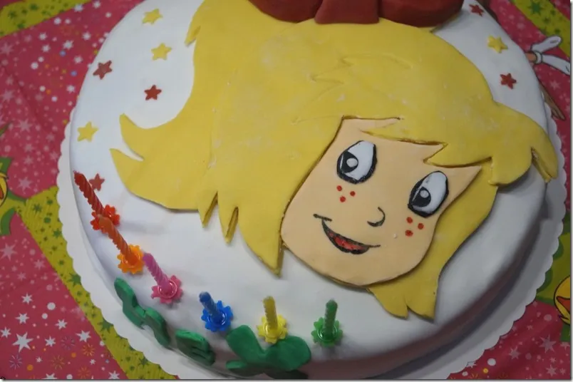 Bibi Blocksberg Kuchen mit farbenfrohem Fondant