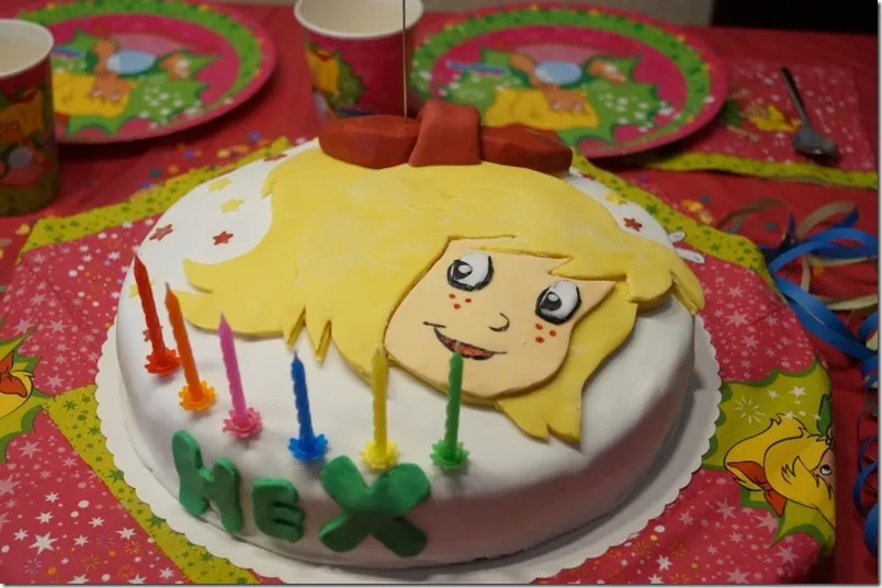 Bibi Blocksberg Kuchen selbst gestalten für Kindergeburtstage