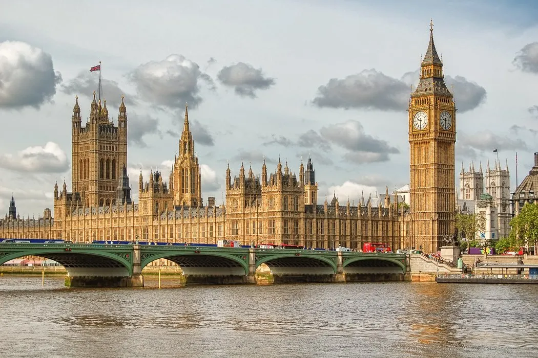 Big Ben, Wahrzeichen Londons, am Palace of Westminster in neugotischer Architektur