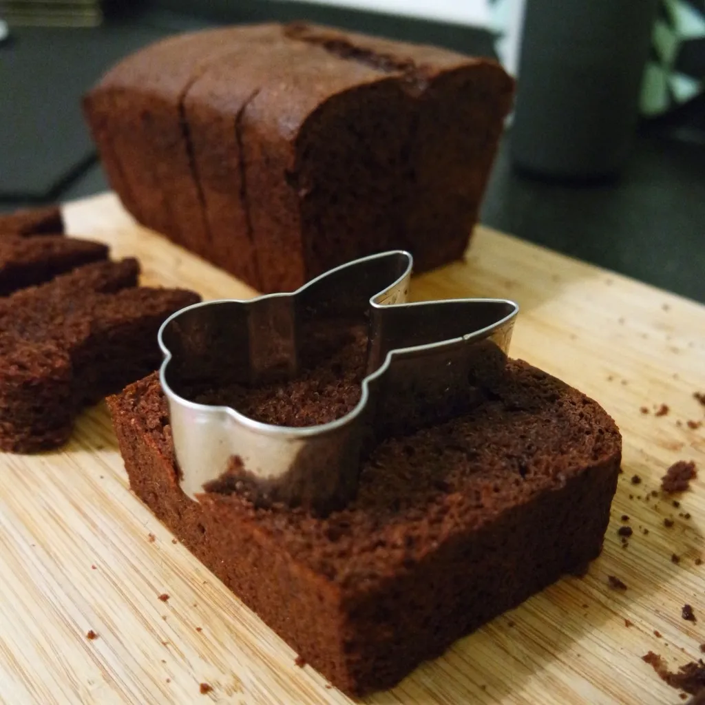 Bilder von unperfekt gebackenen Kuchen mit Hasenmotiven