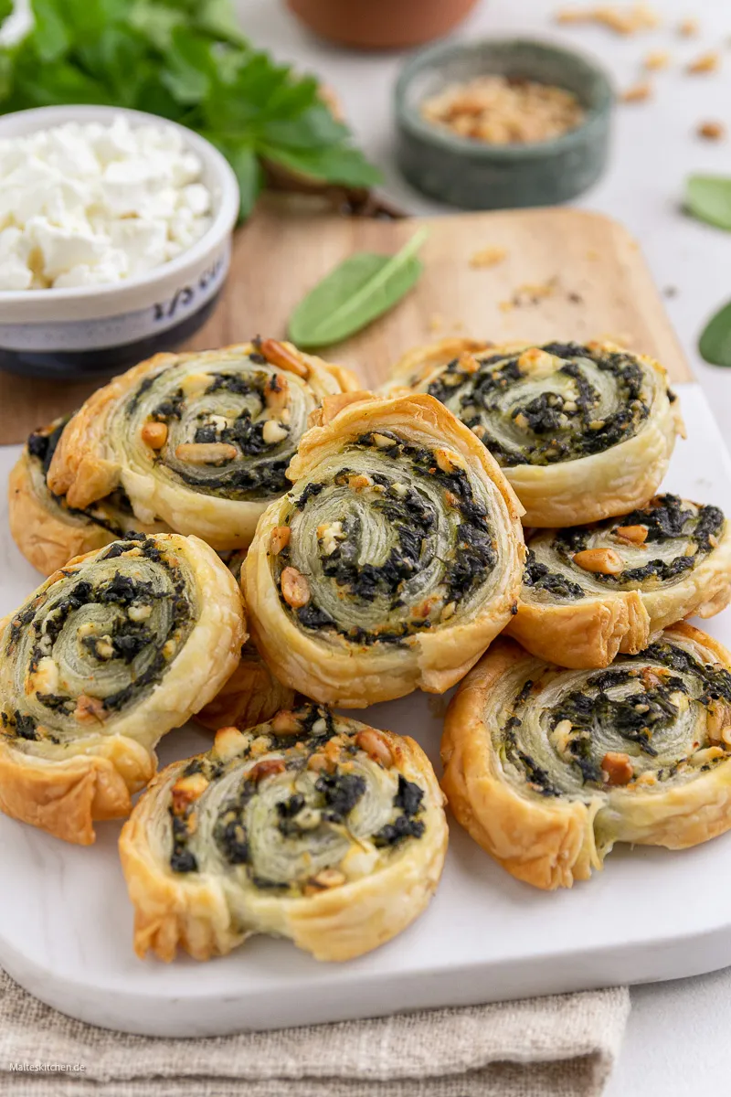 Blätterteigschnecken vegetarisch mit Spinat und Feta