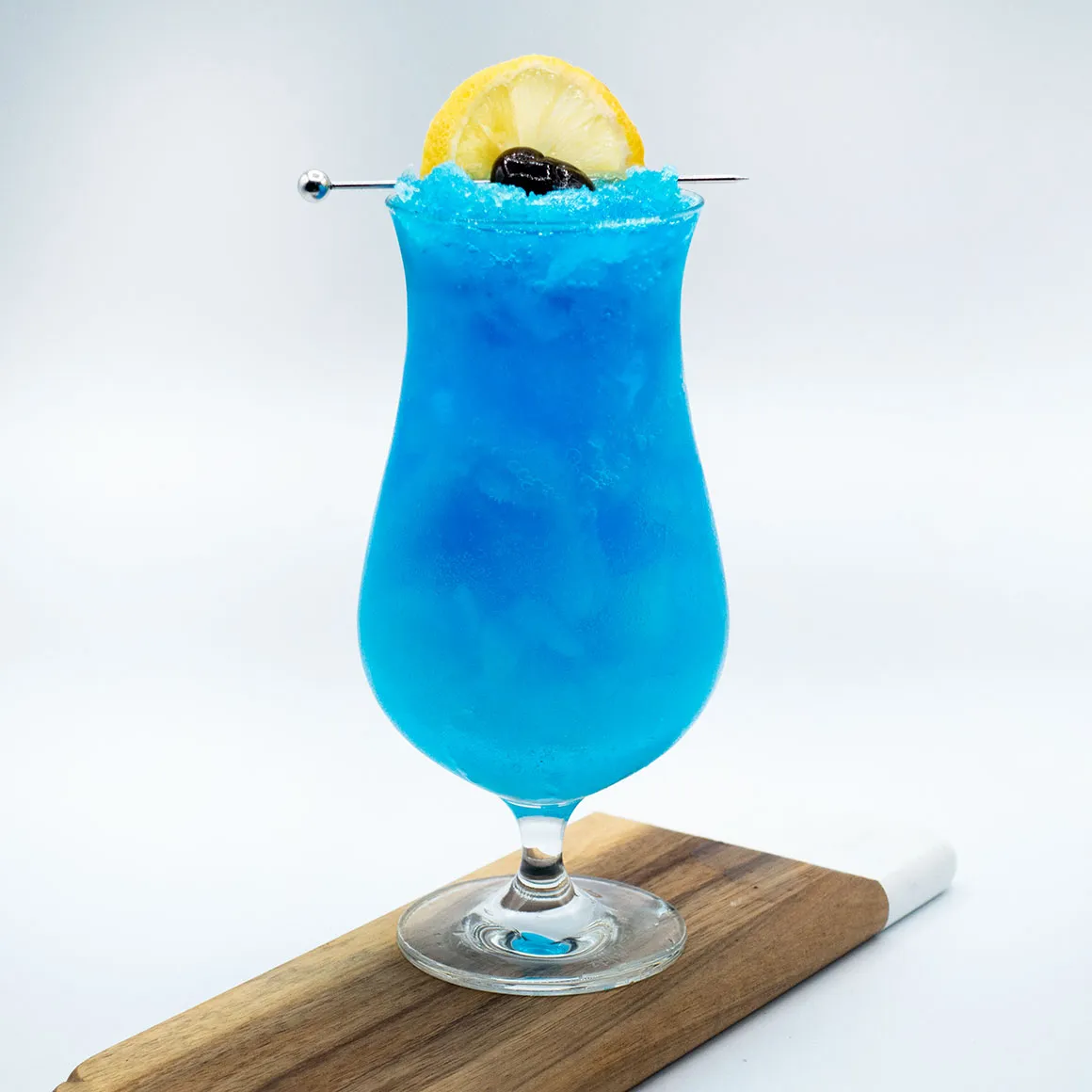 Blauer Cocktail als Beispiel für moderne blaue Getränke