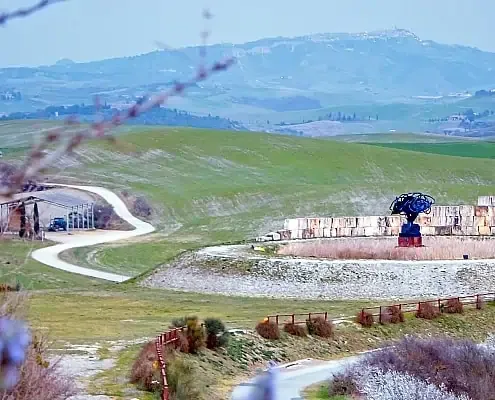 Blick auf das Teatro del Silenzio in Lajatico, Toskana, während eines Konzerts unter freiem Himmel