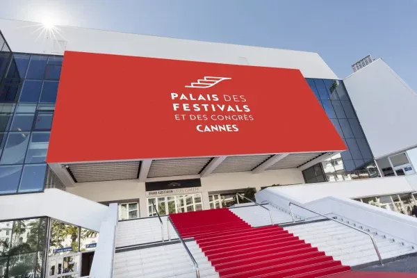 Blick auf den Palais des Festivals in Cannes