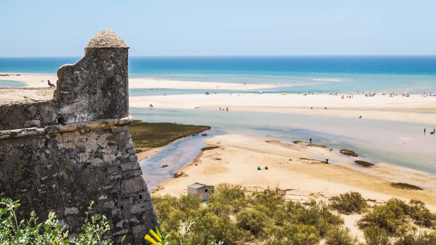 Blick auf den Praia de Cacela Velha an der Algarve-Küste